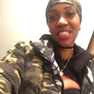 Meet your Posher, Tia